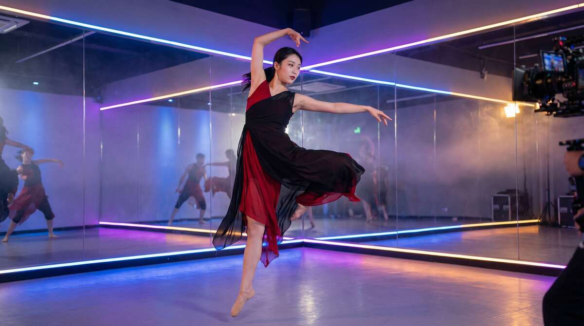 羞羞漫画舞蹈视频表演